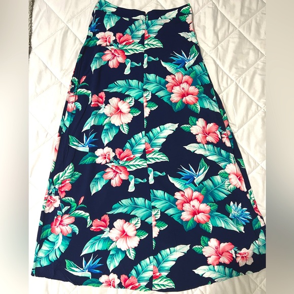 Tommy Bahama Floristic Approach Maxi Skirt 🌺 - Picture 2 of 5